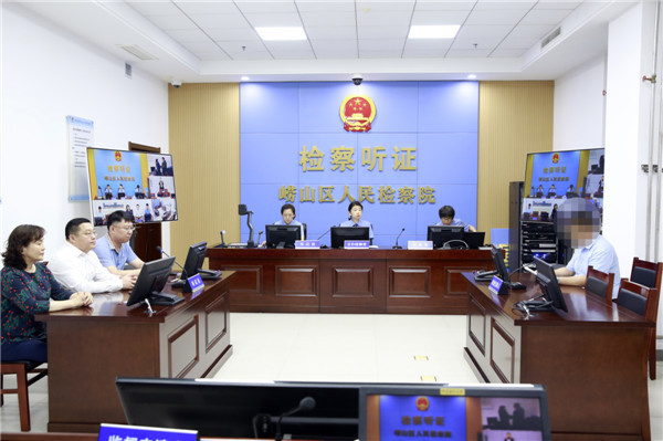 崂山区检察院检察长臧雪梅主持公开听证