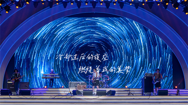 知名乐队盘尼西林、纸雀牌演出在啤酒城，免费观看！