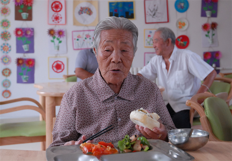 山东即墨：“爱心敬老食堂”让老年人胃饱心暖