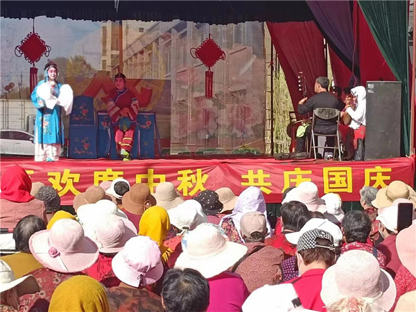 【村村有好戏】青岛胶州市李哥庄镇龙屯社区举办“欢度中秋 共庆国庆”文艺演出