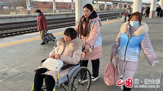 青岛即墨：志愿服务暖人心，护航春运添温度