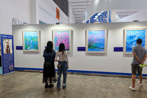 《艺术唤醒生命》艺术疗愈作品展亮相昆明南博会，引领康养新风尚