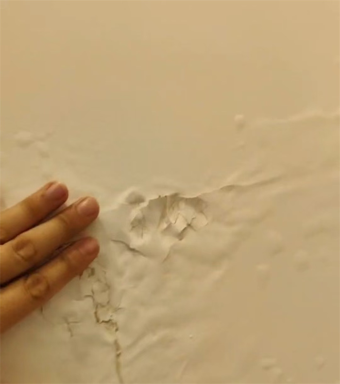 青岛西海岸新区一业主用“伟星管”装修 婚房变成了 “水帘洞”