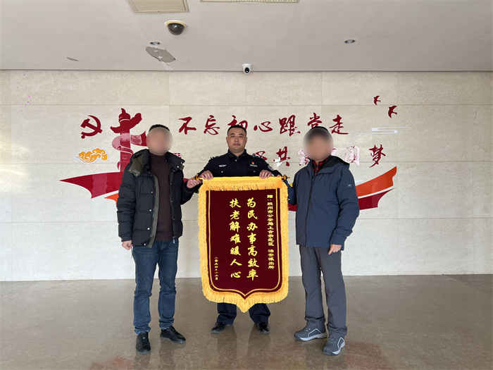 胶州公安：寒风中一幕幕热乎乎的暖心时刻