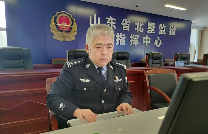 青岛故事丨“你不醒，我不敢老！你在，家就在！”青岛民警王海亮19年守护“植物人”妻子，让人看到爱的模样