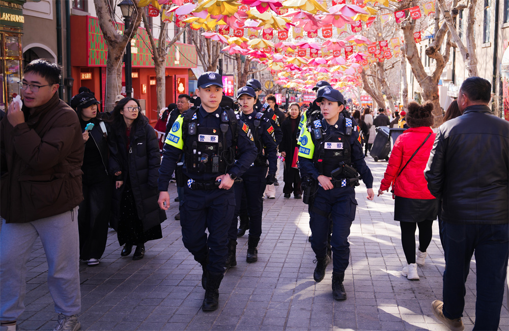 青岛市北公安“新春走基层”护航民俗盛宴